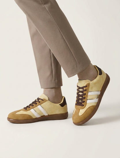 Zapatillas efecto nobuck con bandas contrastantes - Amarillo