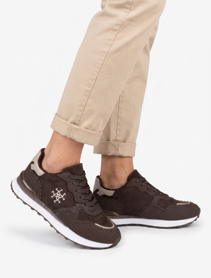 Zapatillas con paneles de efecto nobuk y ante. - Marrón