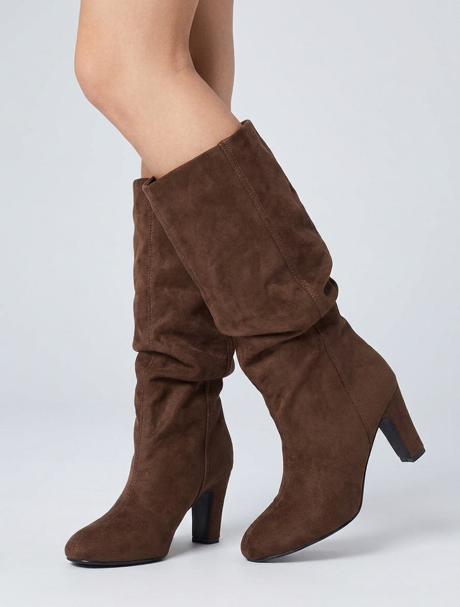 Botas de ante fruncidas con punta redonda. - Camello