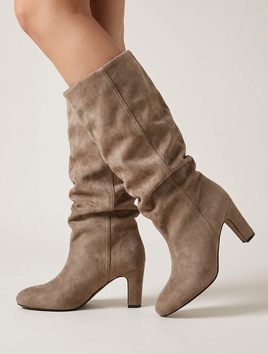 Botas de ante fruncidas con punta redonda. - Topo