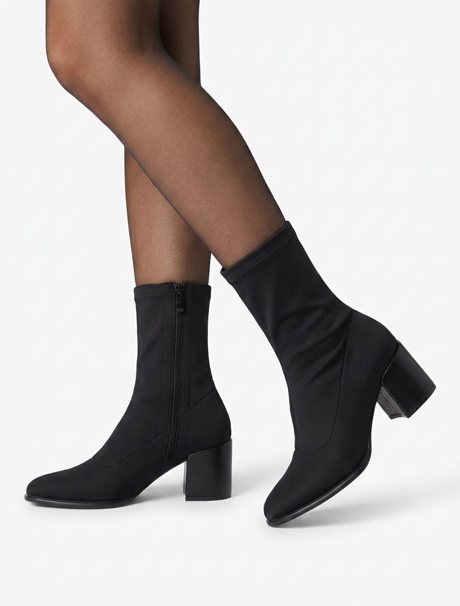 Botines lisas estilo calcetín con cremallera - Negro