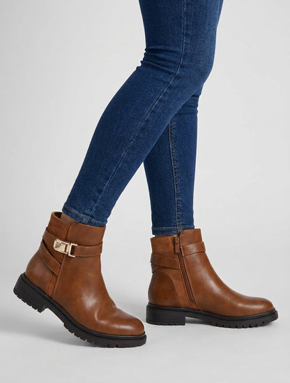 Botines de imitación con pieza de ante. - Camello
