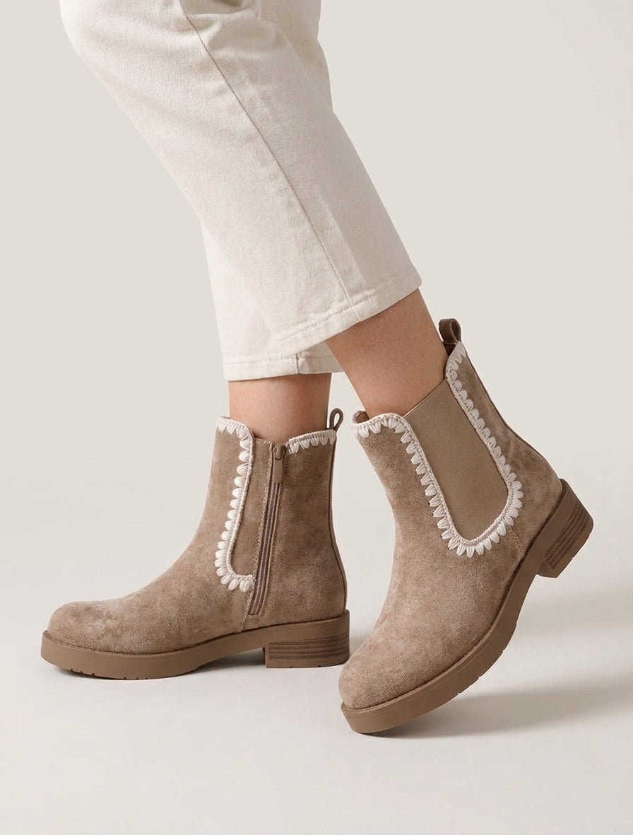 Botines de gamuza elásticas con bordados - Topo