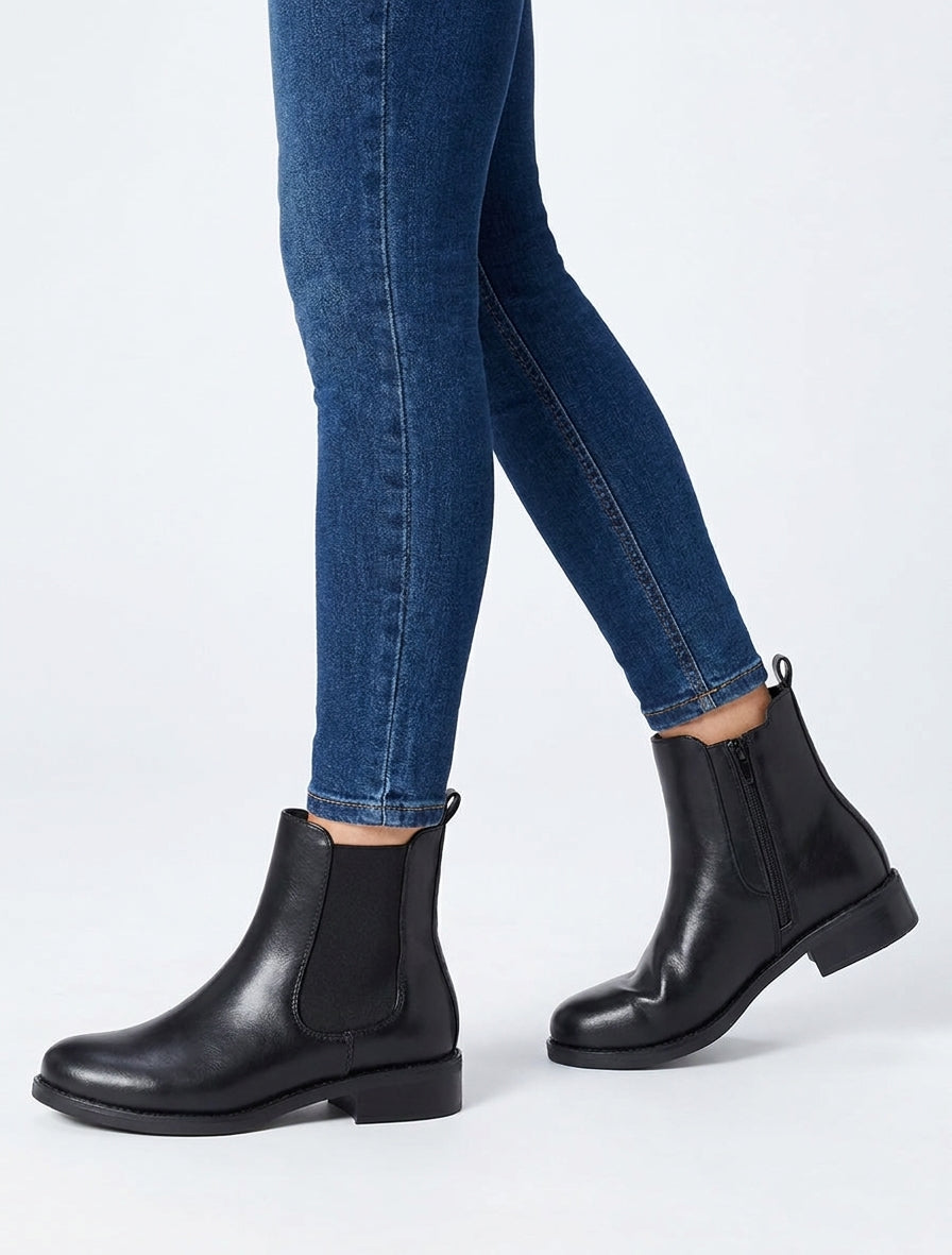 Botines de imitación con tobillo elástico. - Negro