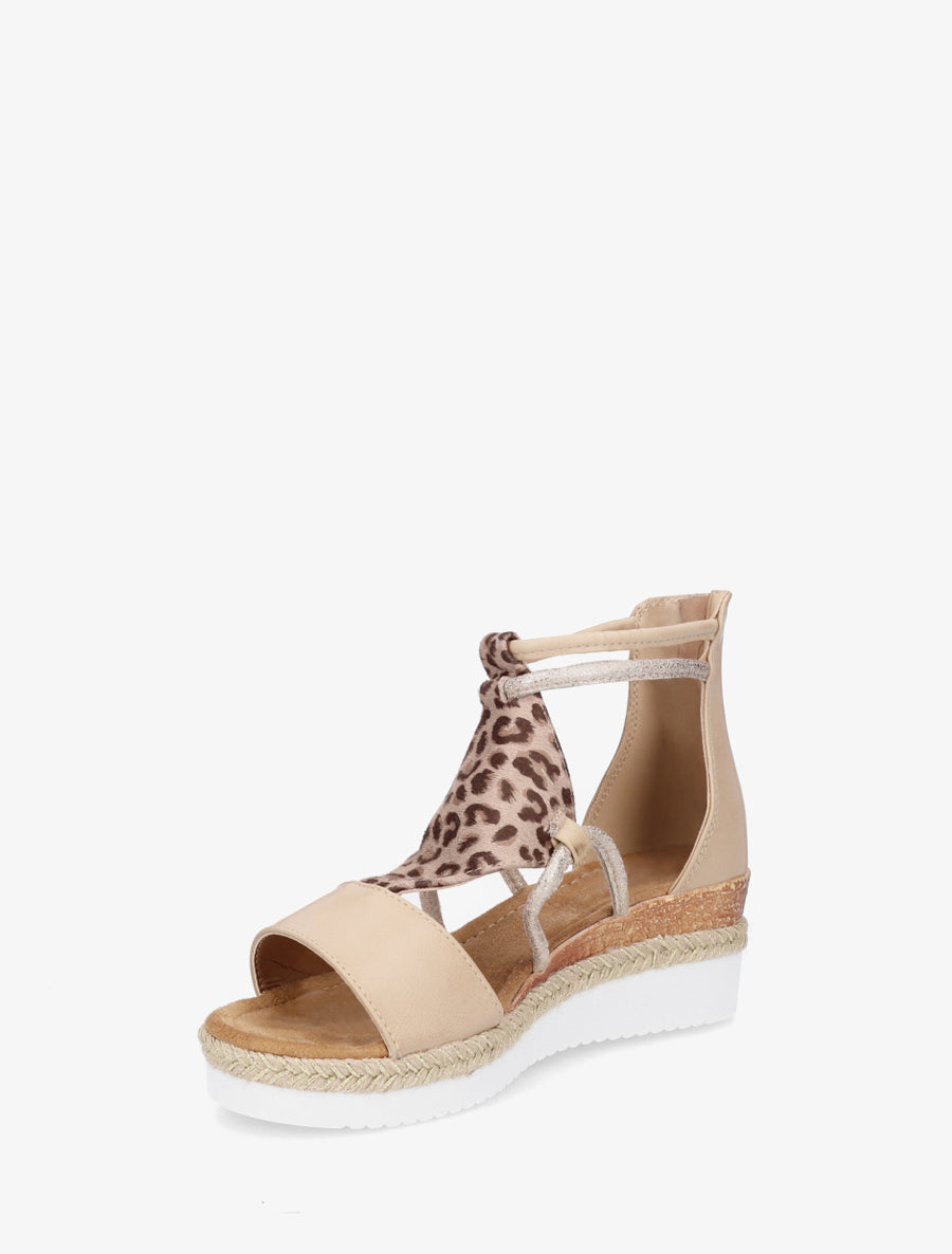 Sandalias de cuña con tira de estampado leopardo. - Beis