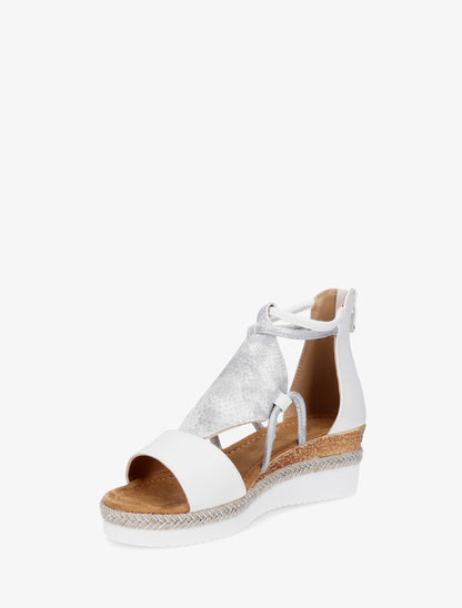 Sandalias de cuña con tira de estampado de pitón nacarado. - Blanco