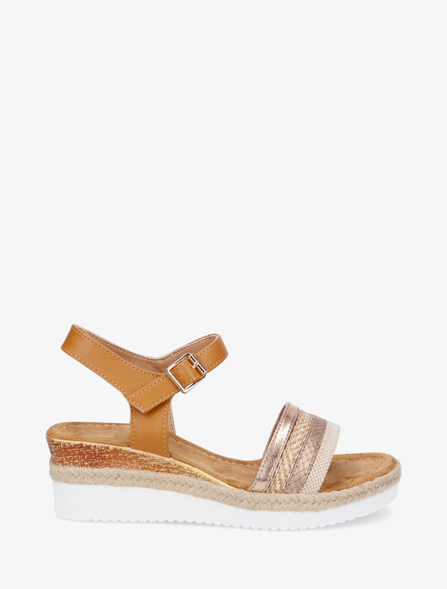 Sandalias de cuña adornadas con trenzas texturizadas. - Camello