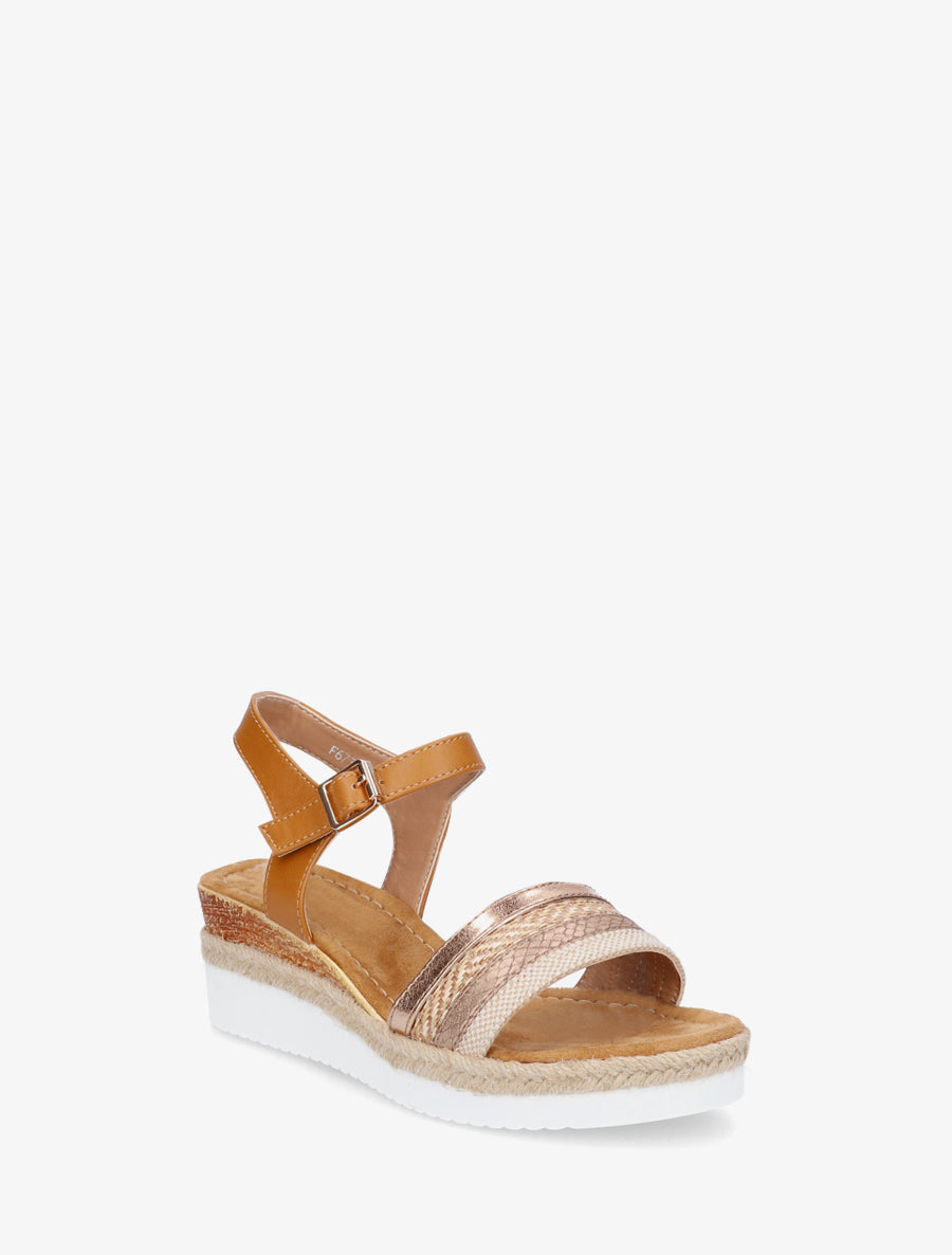 Sandalias de cuña adornadas con trenzas texturizadas. - Camello