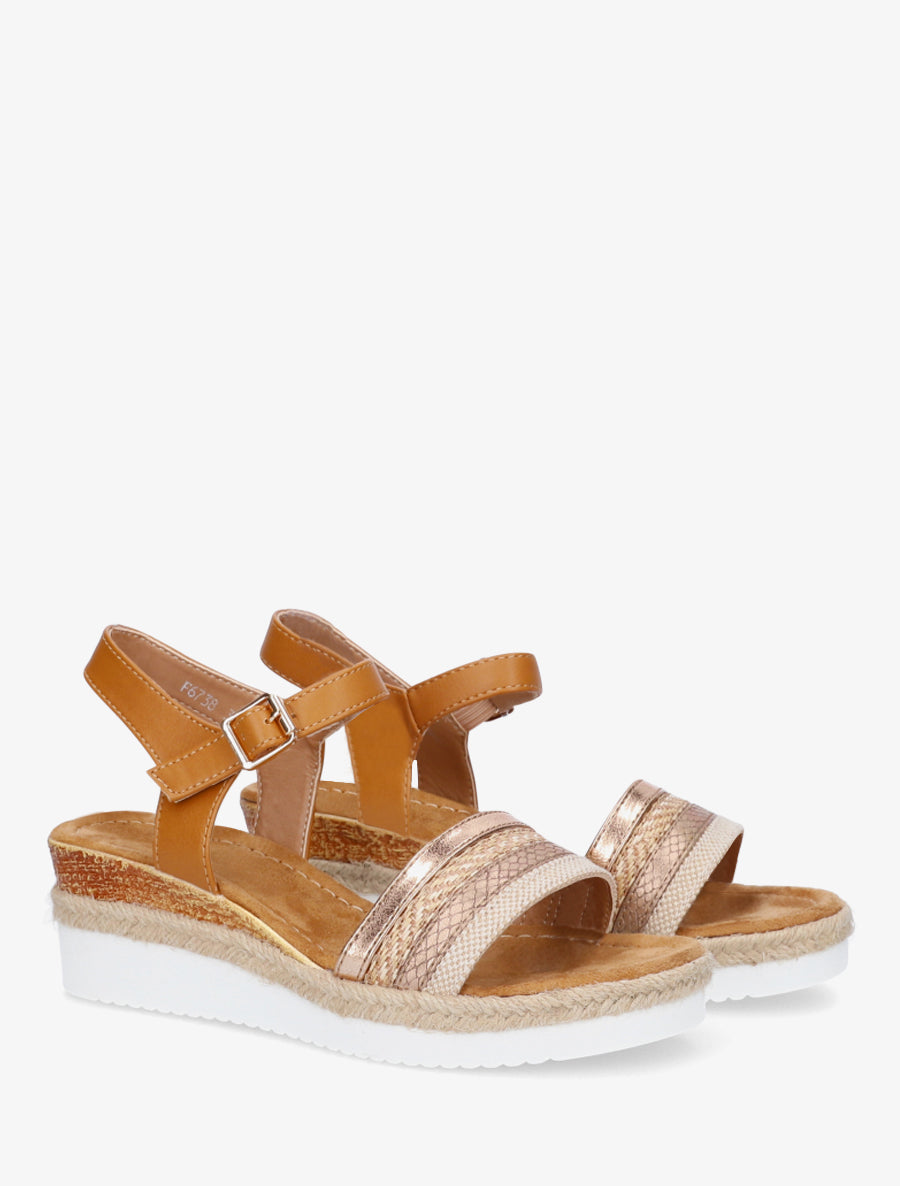 Sandalias de cuña adornadas con trenzas texturizadas. - Camello