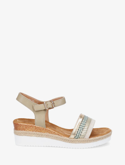 Sandalias de cuña adornadas con trenzas texturizadas. - Caqui