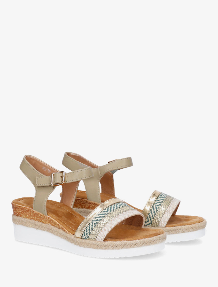 Sandalias de cuña adornadas con trenzas texturizadas. - Caqui