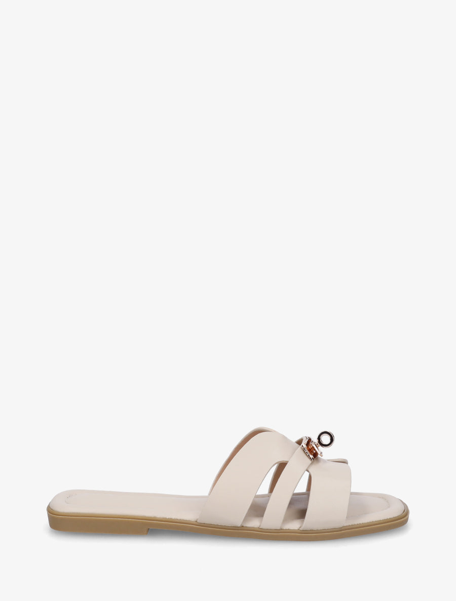 Claquettes en simili à empiècement métal - Beige - 1