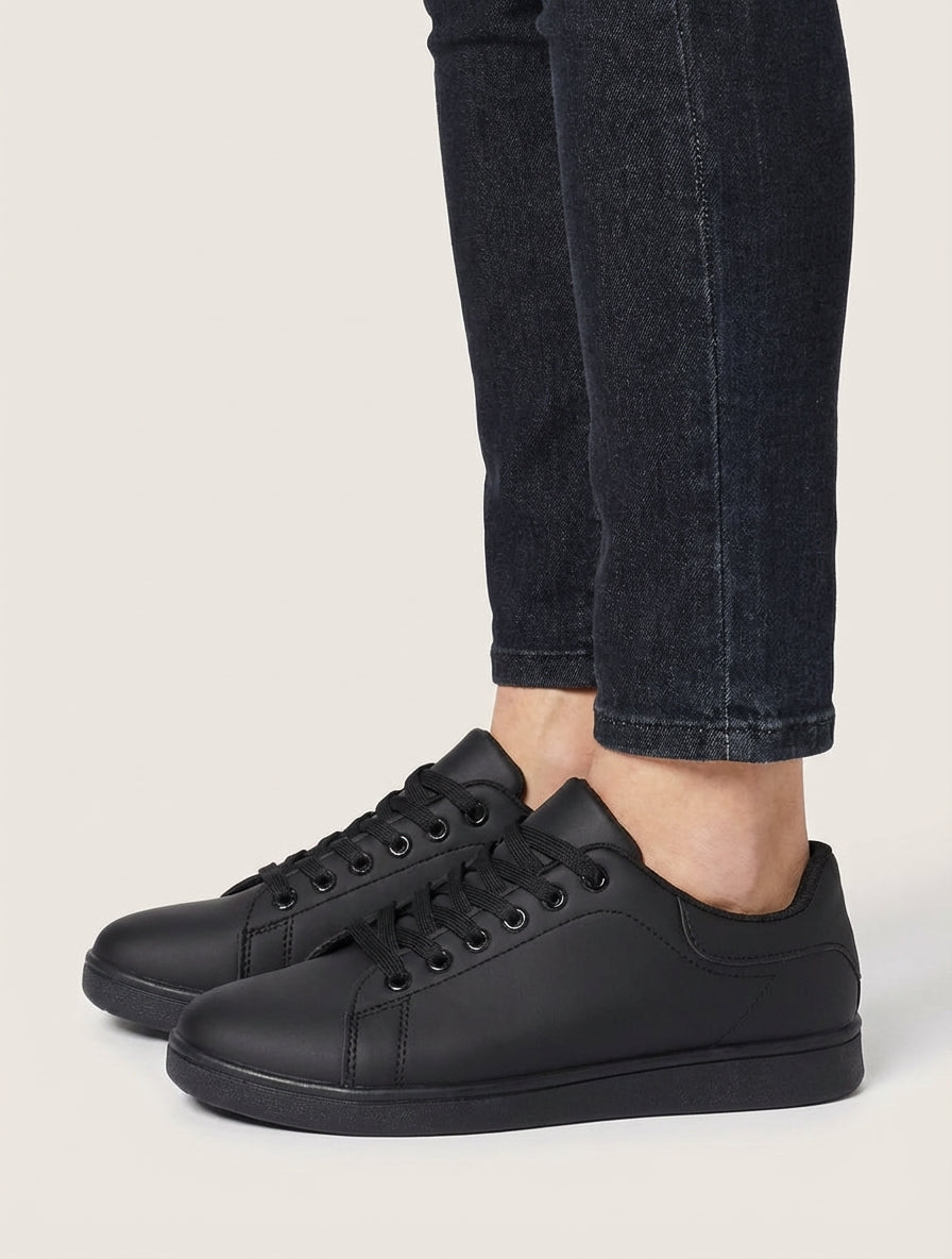 Zapatillas clásicas de imitación. - Negro