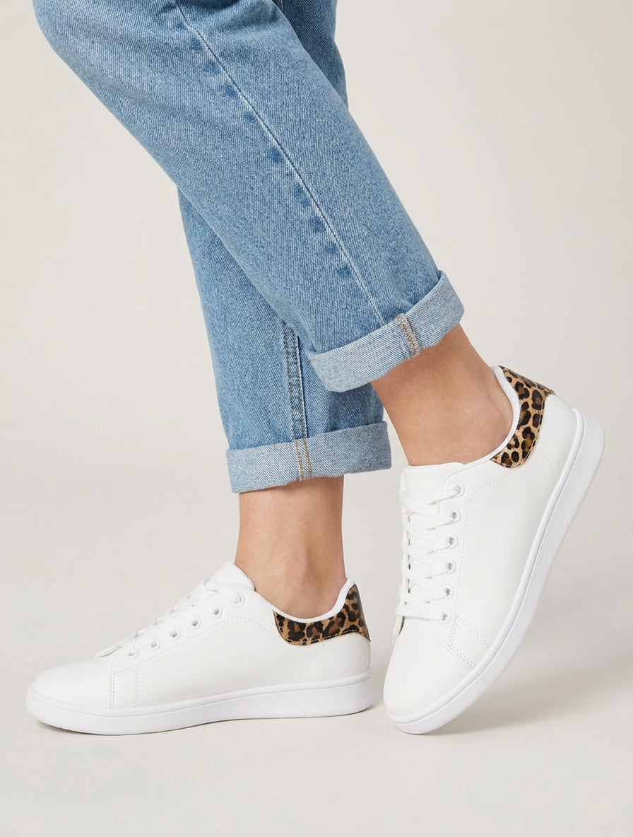 Zapatillas de imitación con refuerzo de leopardo - Beis