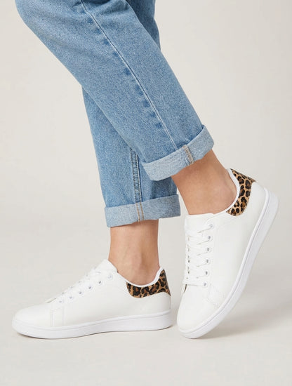Zapatillas de imitación con refuerzo de leopardo - Beis