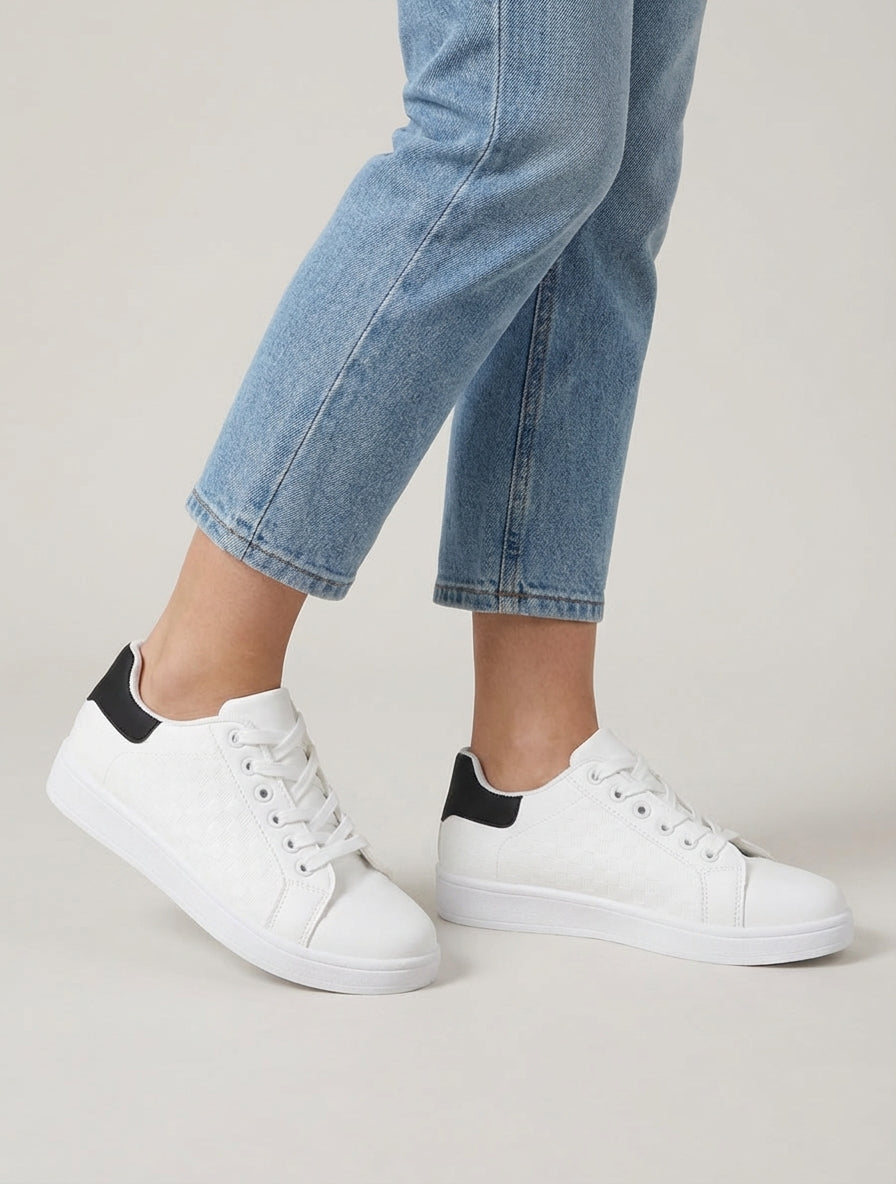 Zapatillas de imitación con diseño de cuadros. - Negro/blanco