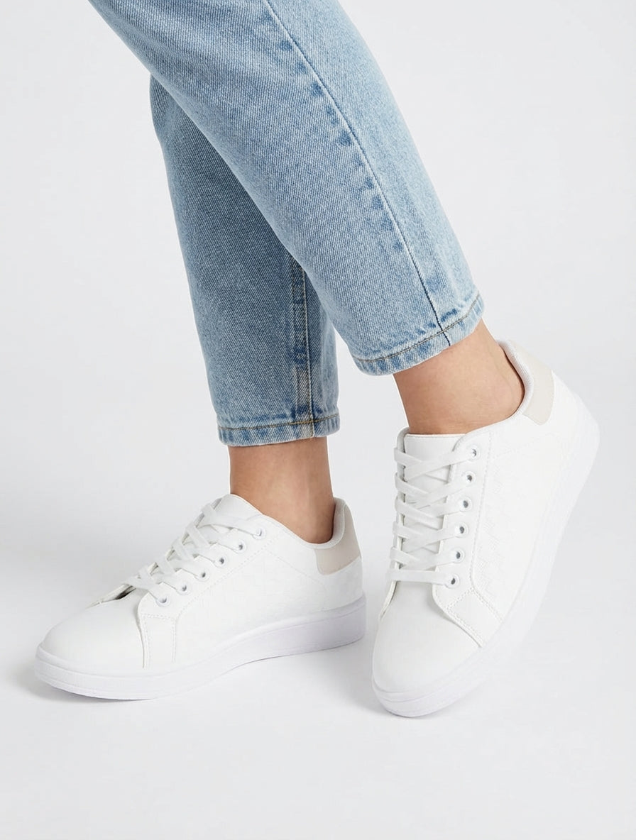 Zapatillas de imitación con diseño de cuadros. - Beis