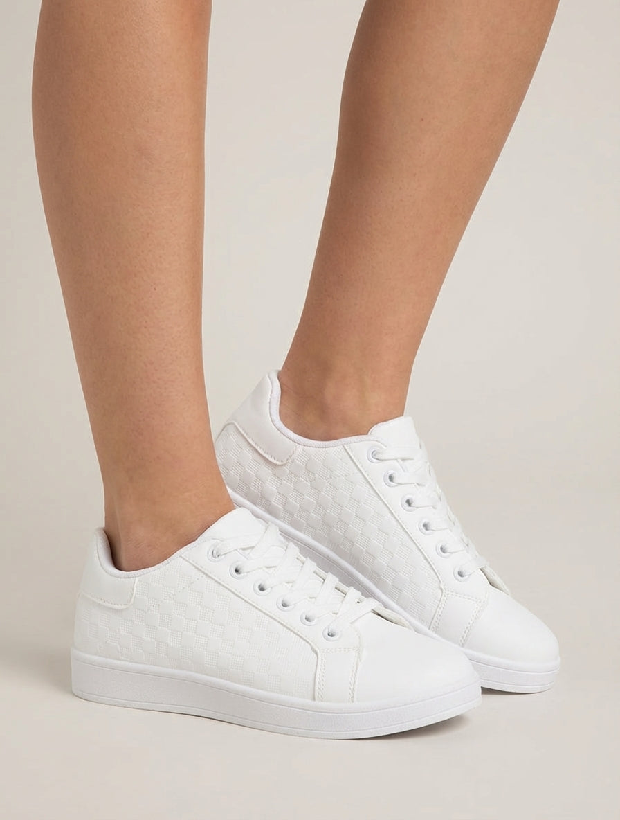 Zapatillas de imitación con diseño de cuadros. - Blanco