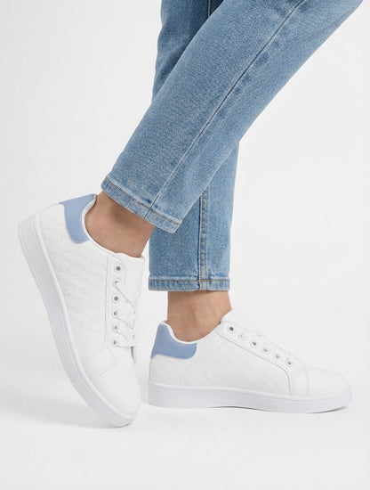 Zapatillas de imitación con diseño de cuadros. - Azul cielo