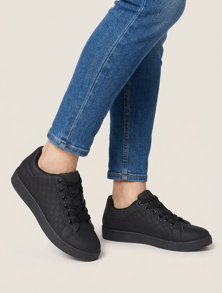 Zapatillas de imitación con diseño de cuadros. - Negro