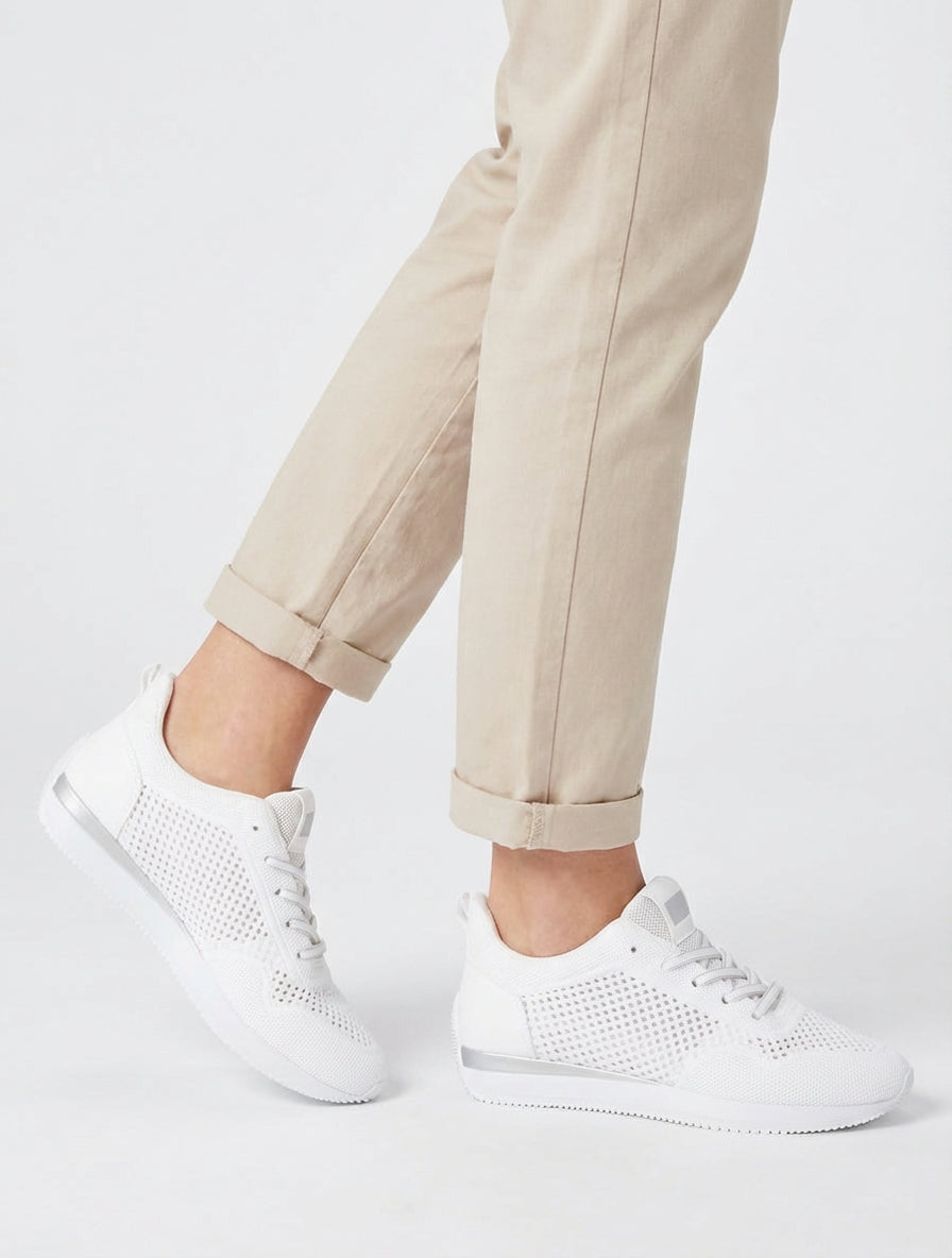 Zapatillas de tela calada. - Blanco