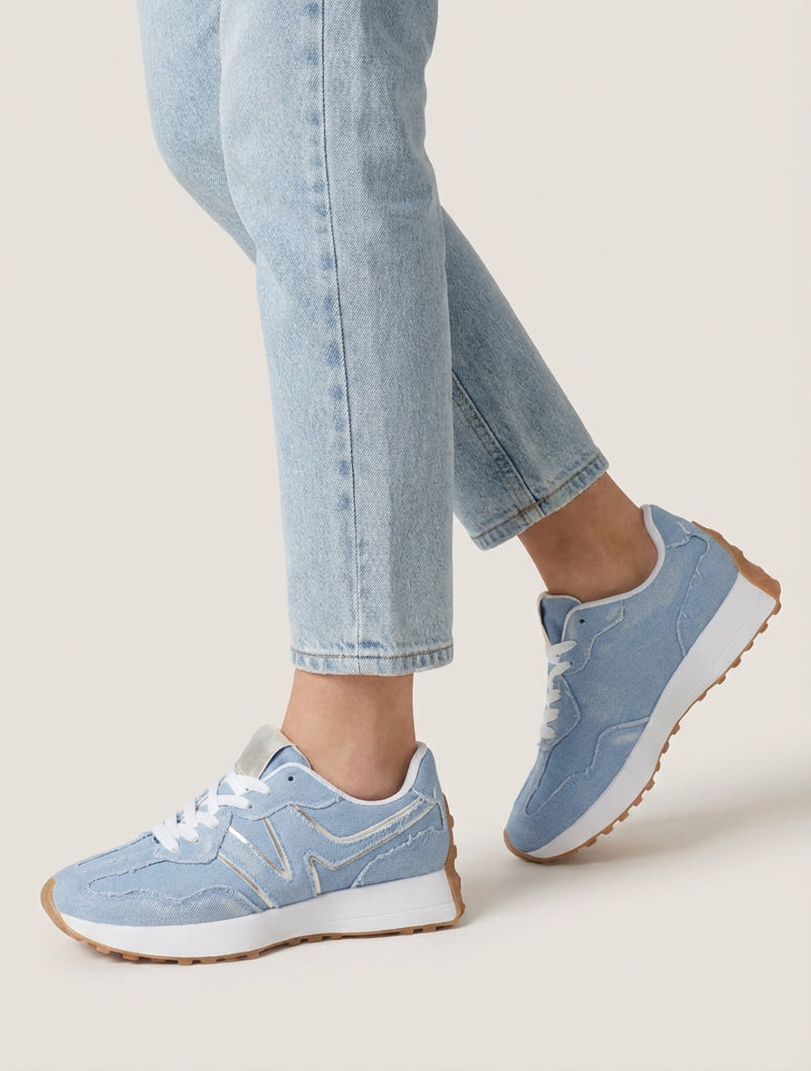 Zapatillas de lona con detalle iridiscente. - Azul cielo