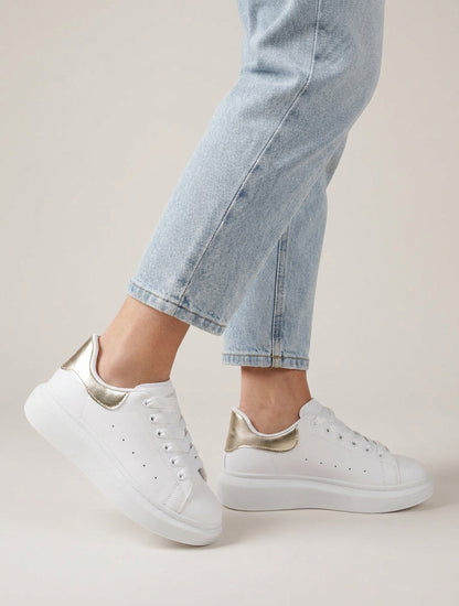 Zapatillas con contrafuerte contrastante - Blanco/oro