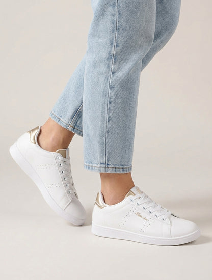 Zapatillas de imitación con inscripción bordada. - Oro
