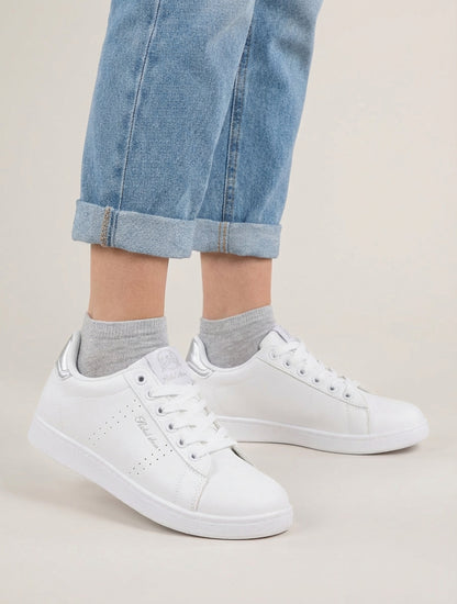 Zapatillas de imitación con inscripción bordada. - Dinero