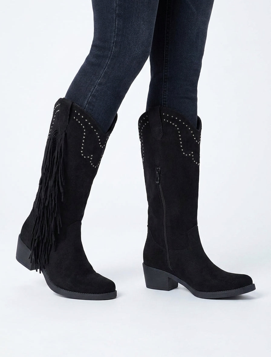 Botines altas de ante con flecos y tachuelas. - Negro