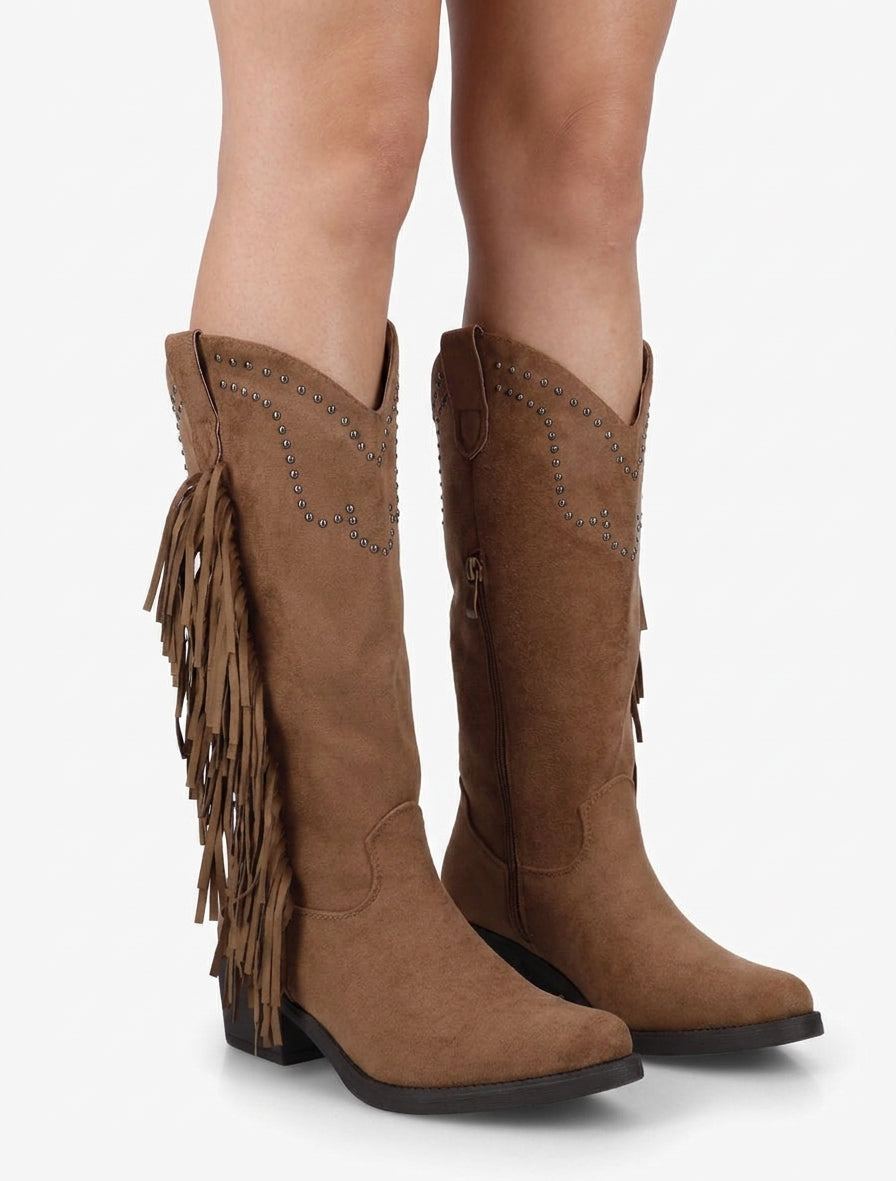 Botines altas de ante con flecos y tachuelas. - Camello