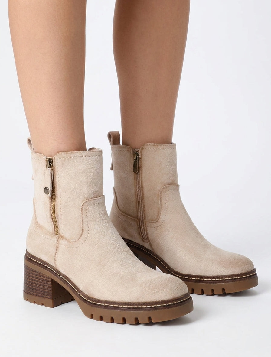Botines de antelina con cremallera decorativa - Beis