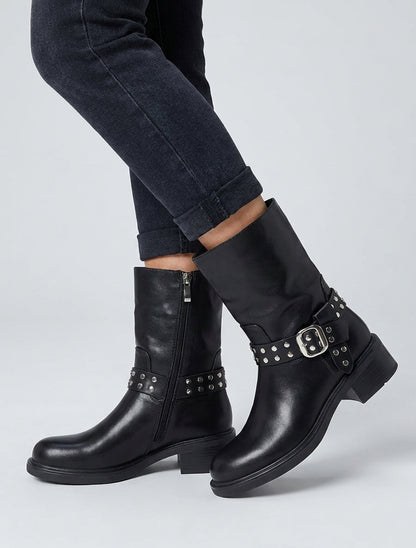 Botines con correa decorativa con tachuelas - Negro