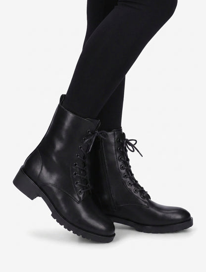 Botines altas con cordones - Negro