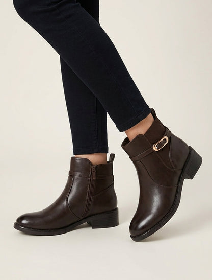 Botines elásticas de imitación con hebilla - Marrón