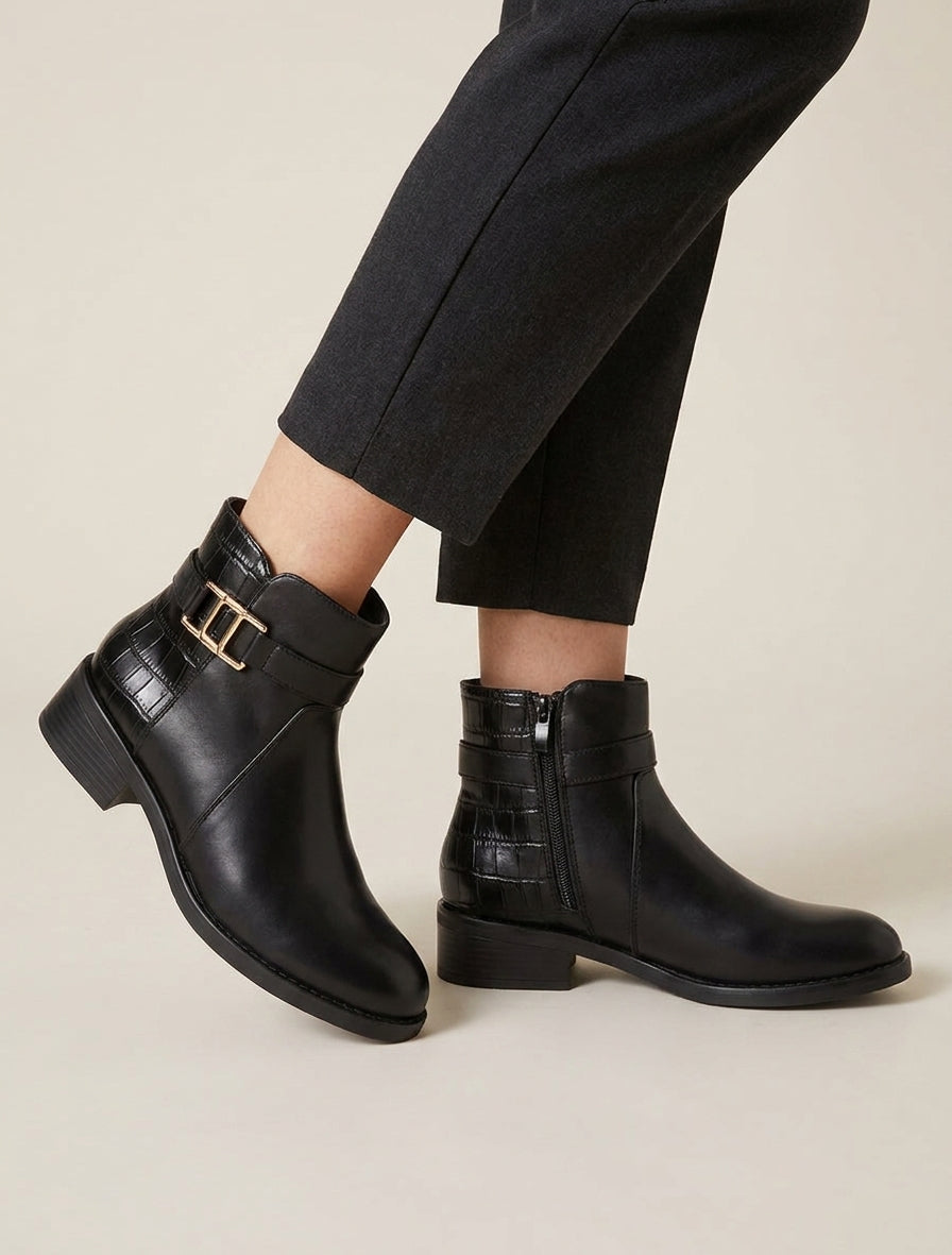 Botines con contrafuerte efecto cocodrilo y hebilla decorativa - Negro