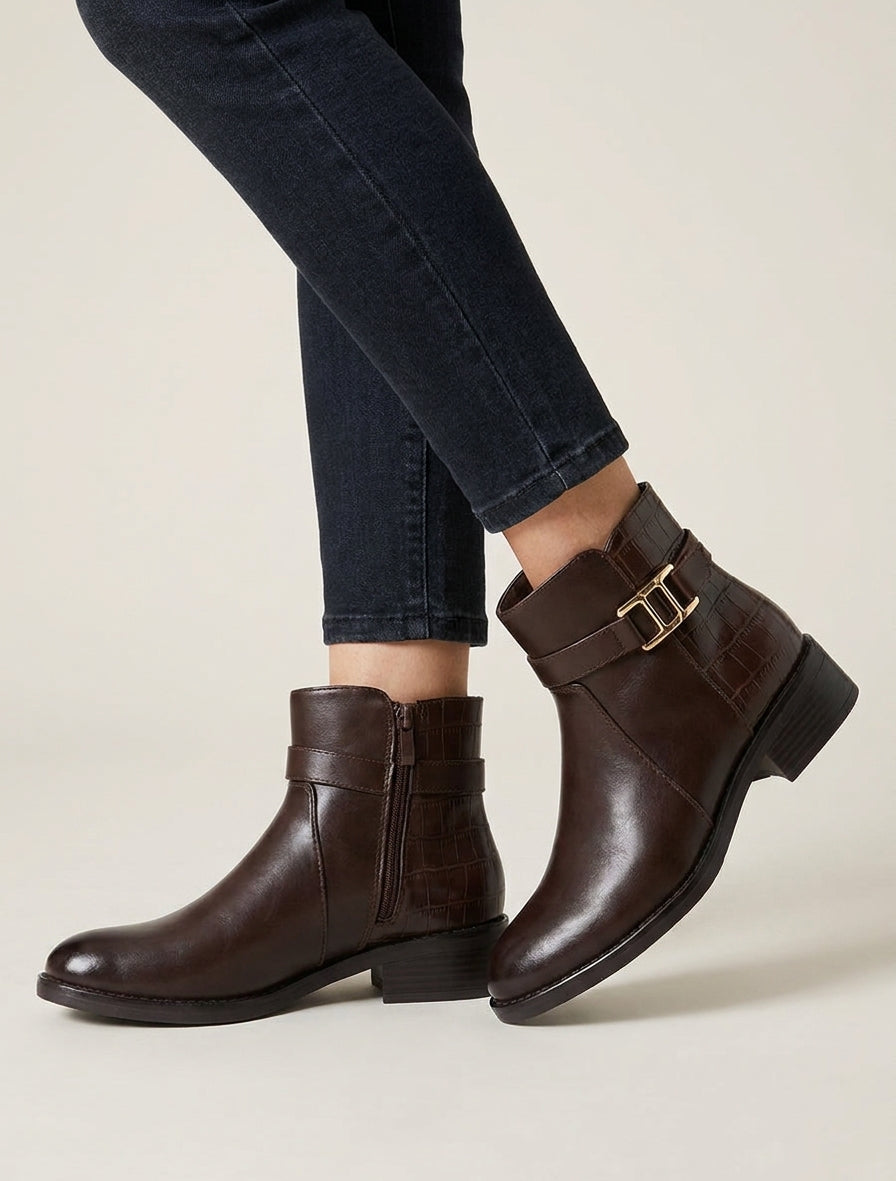Botines con contrafuerte efecto cocodrilo y hebilla decorativa - Marrón