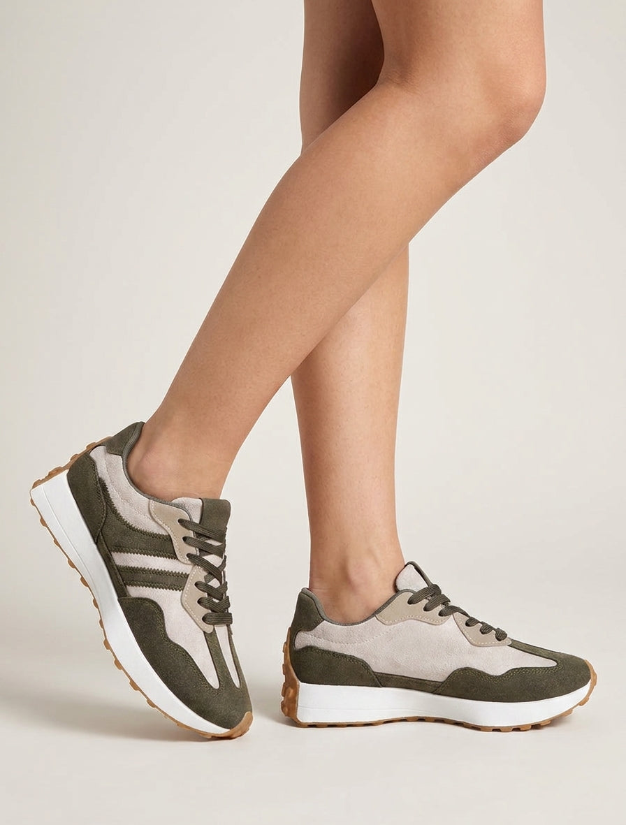 Zapatillas efecto nobuk con bandas contrastantes - Caqui