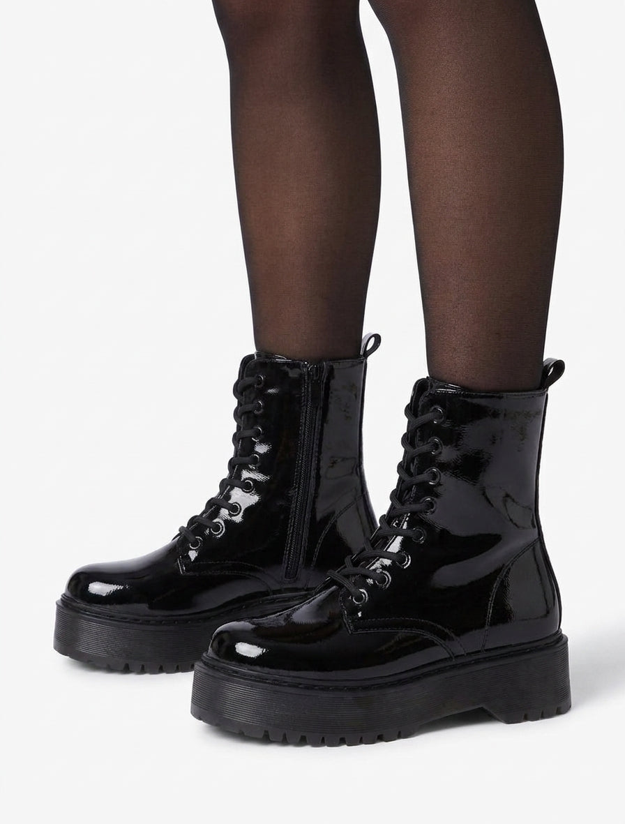 Botines altas de charol con cordones - Negro