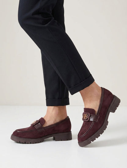 Mocasines de ante con hebilla decorativa - Burdeos