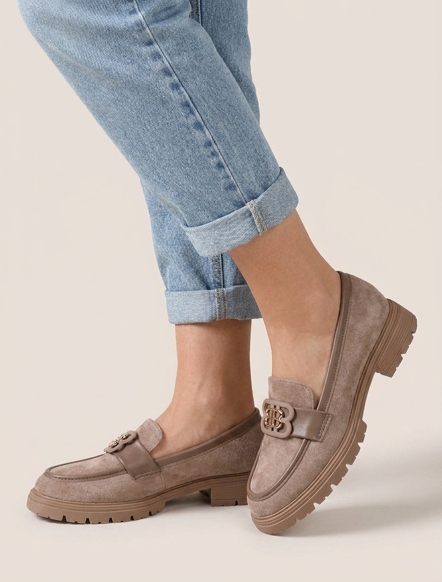 Mocasines de ante con hebilla decorativa - Topo
