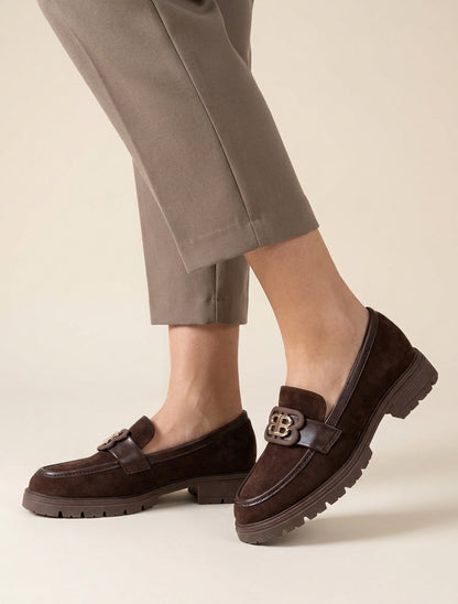 Mocasines de ante con hebilla decorativa - Marrón