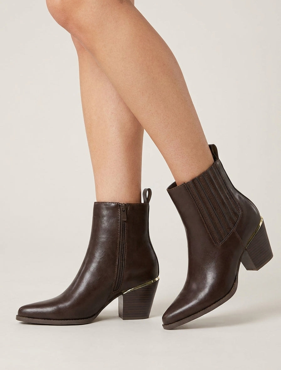 Botines de imitación estilo vaquero. - Chocolate