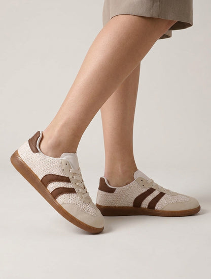 Zapatillas de punto y bandas contrastantes - Beis