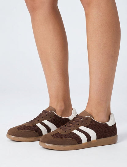 Zapatillas de punto y bandas contrastantes - Marrón