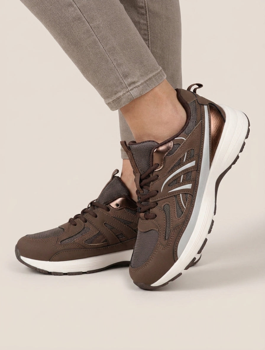 Zapatillas clásicas estilizadas - Marrón