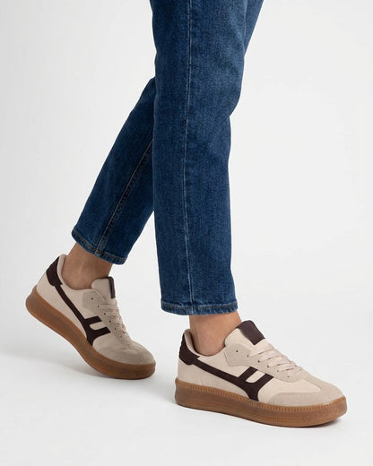 Zapatillas efecto nobuk con pieza gráfica - Beis