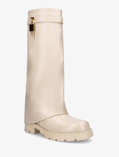 Bottes en simili à revers et bijou cadenas - Beige - 2