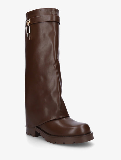 Bottes en simili à revers et bijou cadenas - Marron - 2