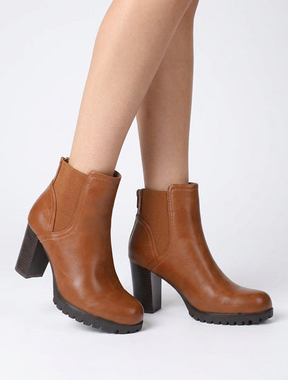 Botines de tacón alto y suela dentada de imitación. - Camello